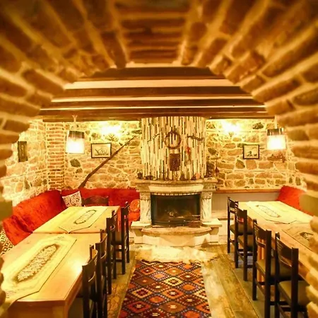 Bujtina Bicolli Корча